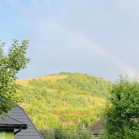 у миколи Apartment