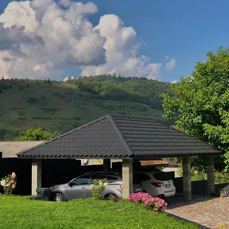 у миколи Apartment